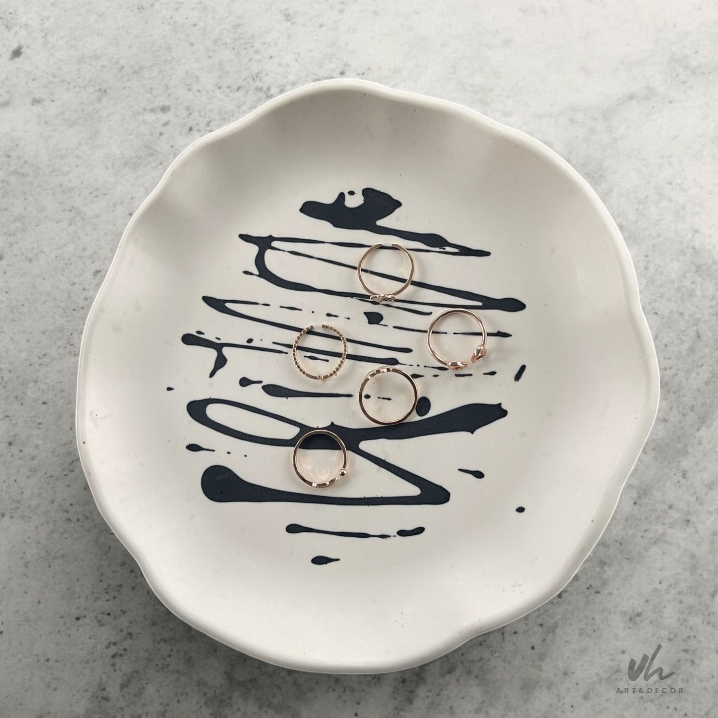 Round Accent Dish | Off White & Black
