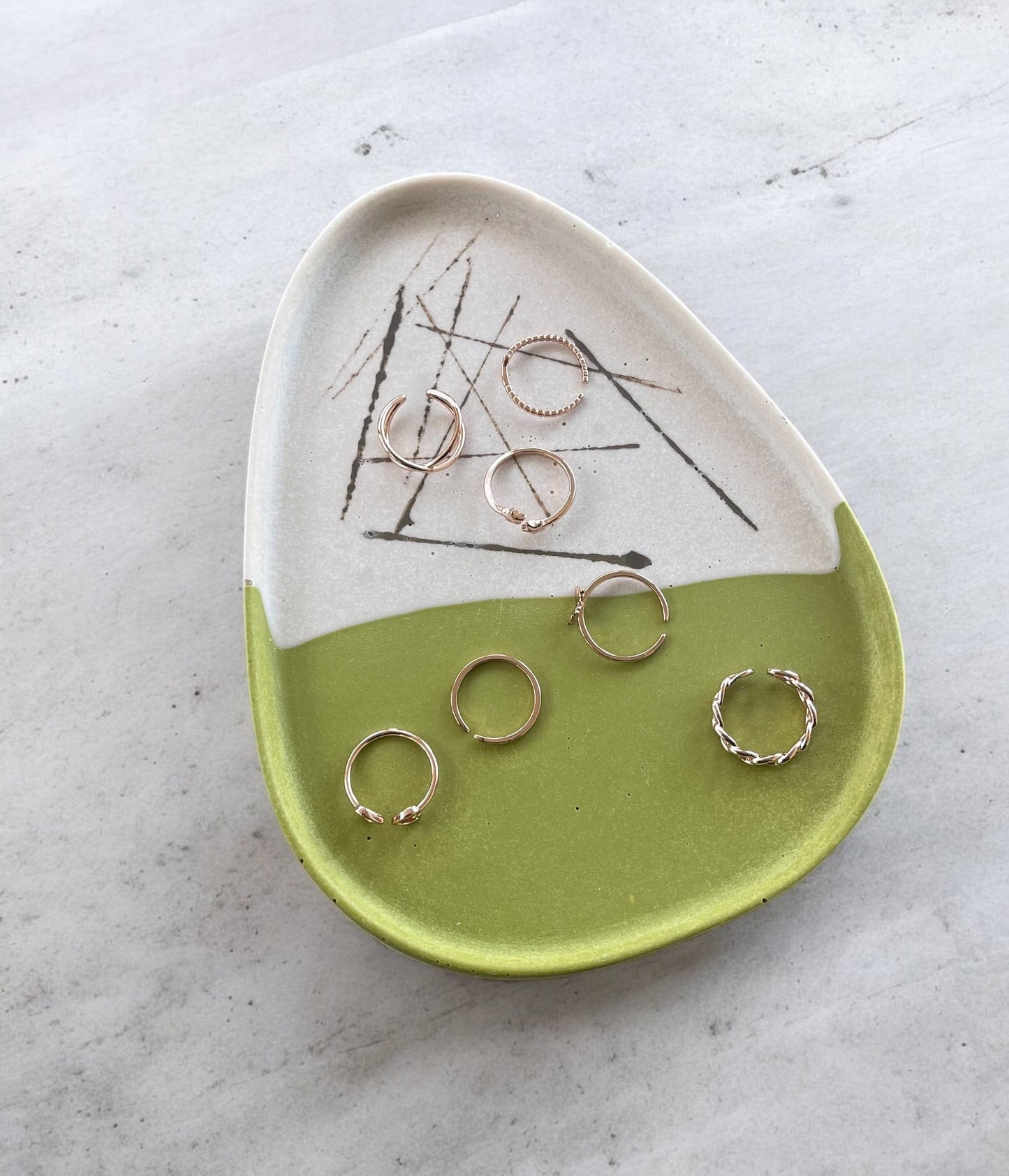 Medium Triangle Tray | Off White & Green