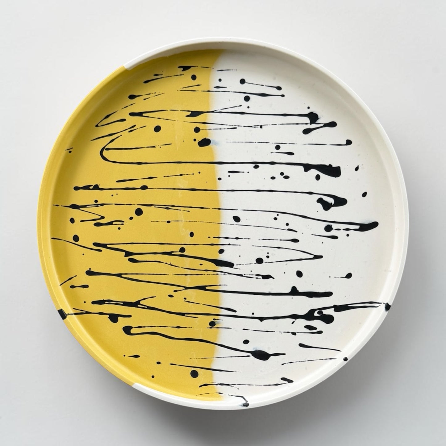 Large Circle Accent Tray | White, Yellow-Green, Black