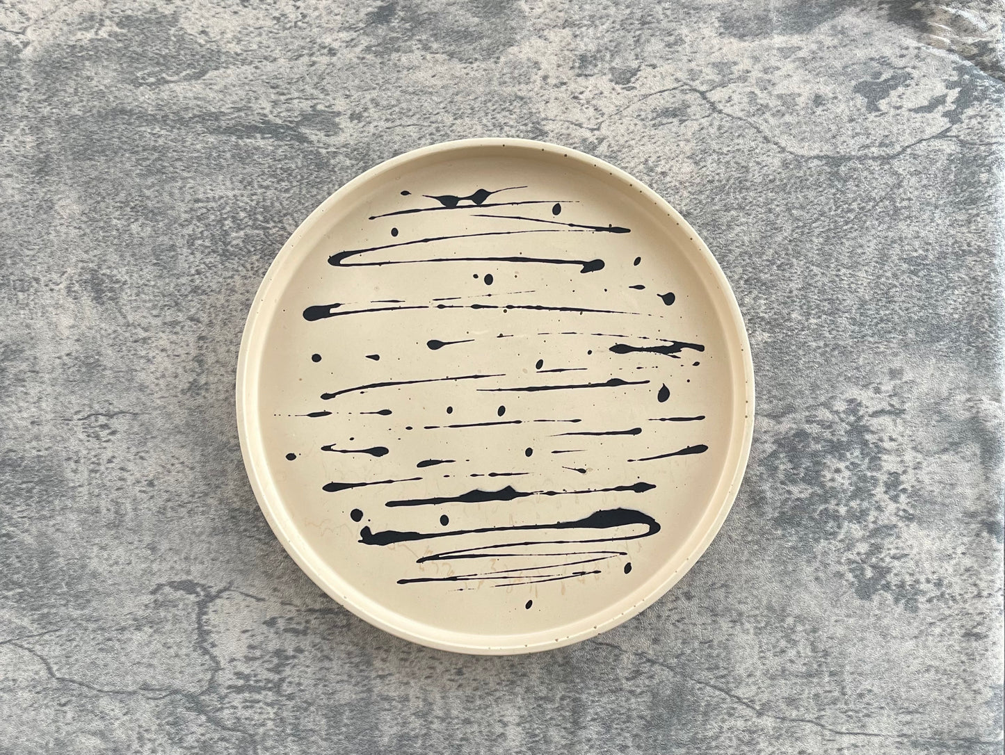 Medium Circle Tray | Tan & Black