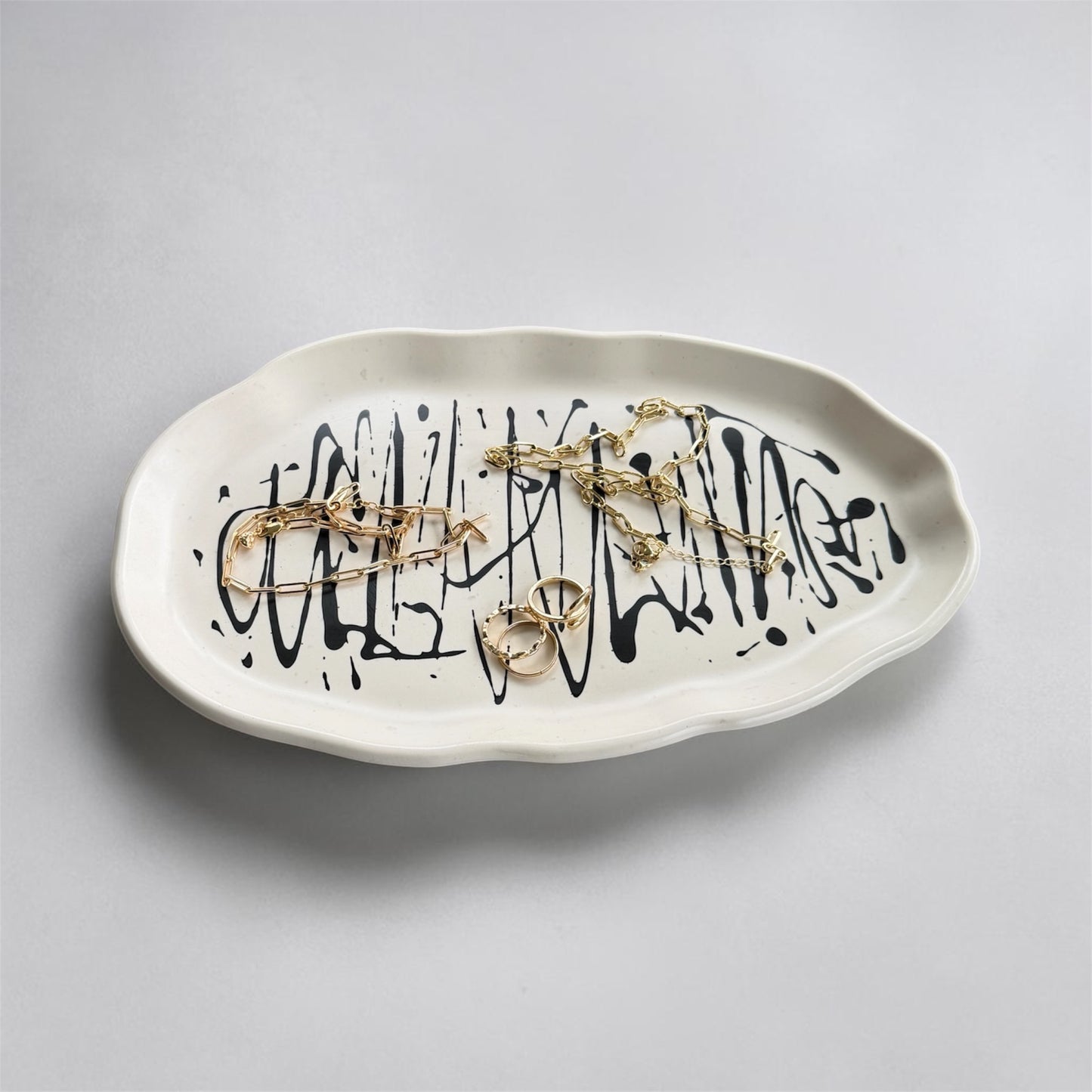 Oval Accent Tray | Off White & Black