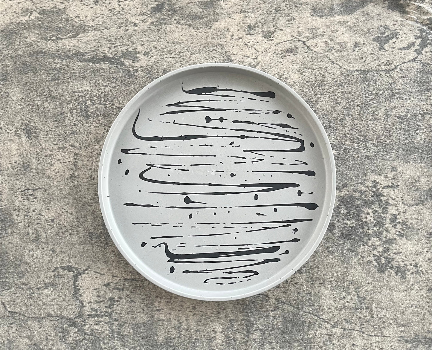 Medium Circle Tray | Grey & Black